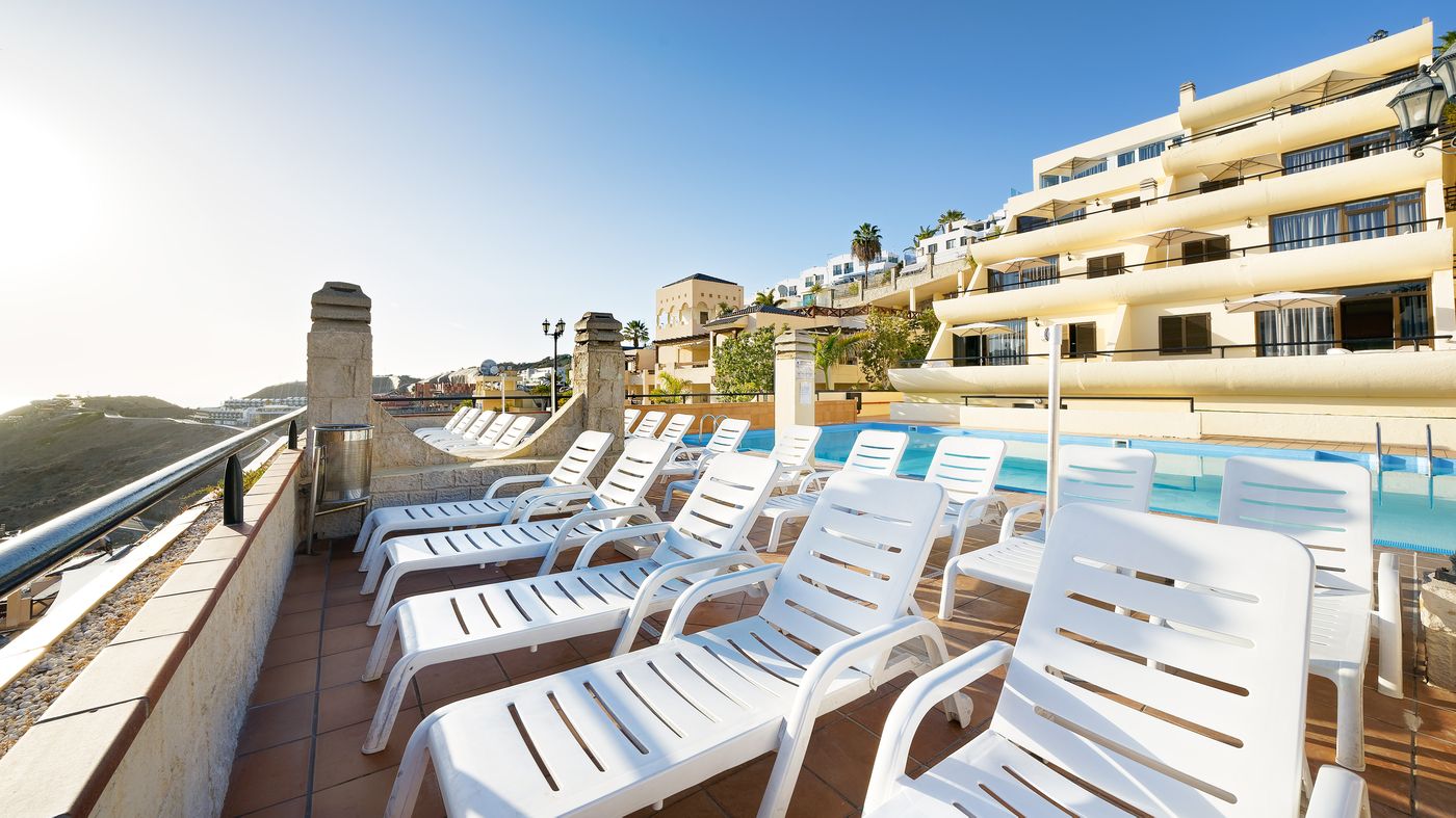 Roslara-Apartment-Pool-16