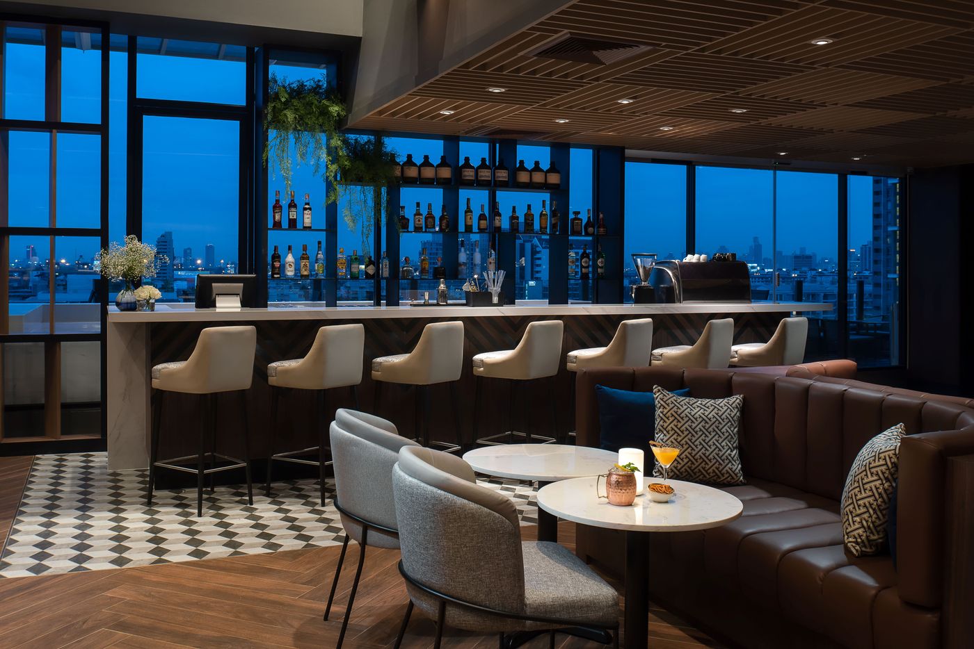Avani-Sukhumvit-Bangkok-Hotel-Bar-13