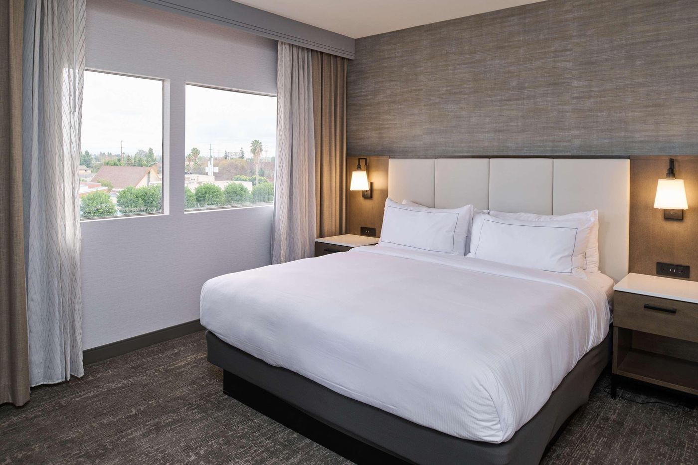 Doubletree-by-Hilton-Buena-Park-Room-17