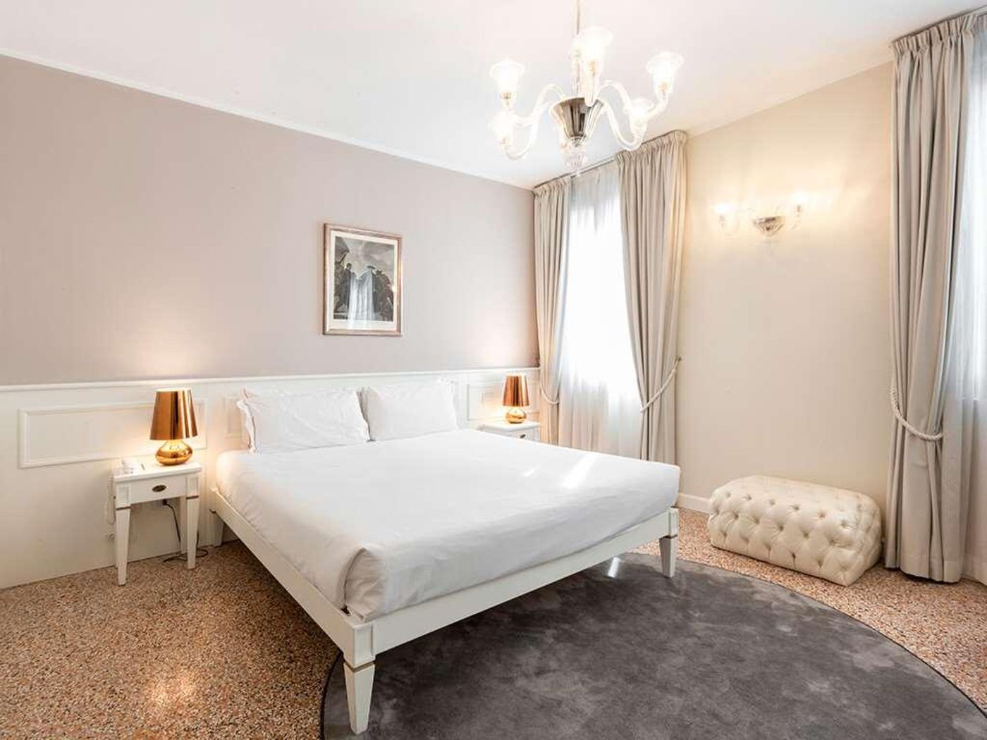 Sonder-Salute-Palace-Room-31