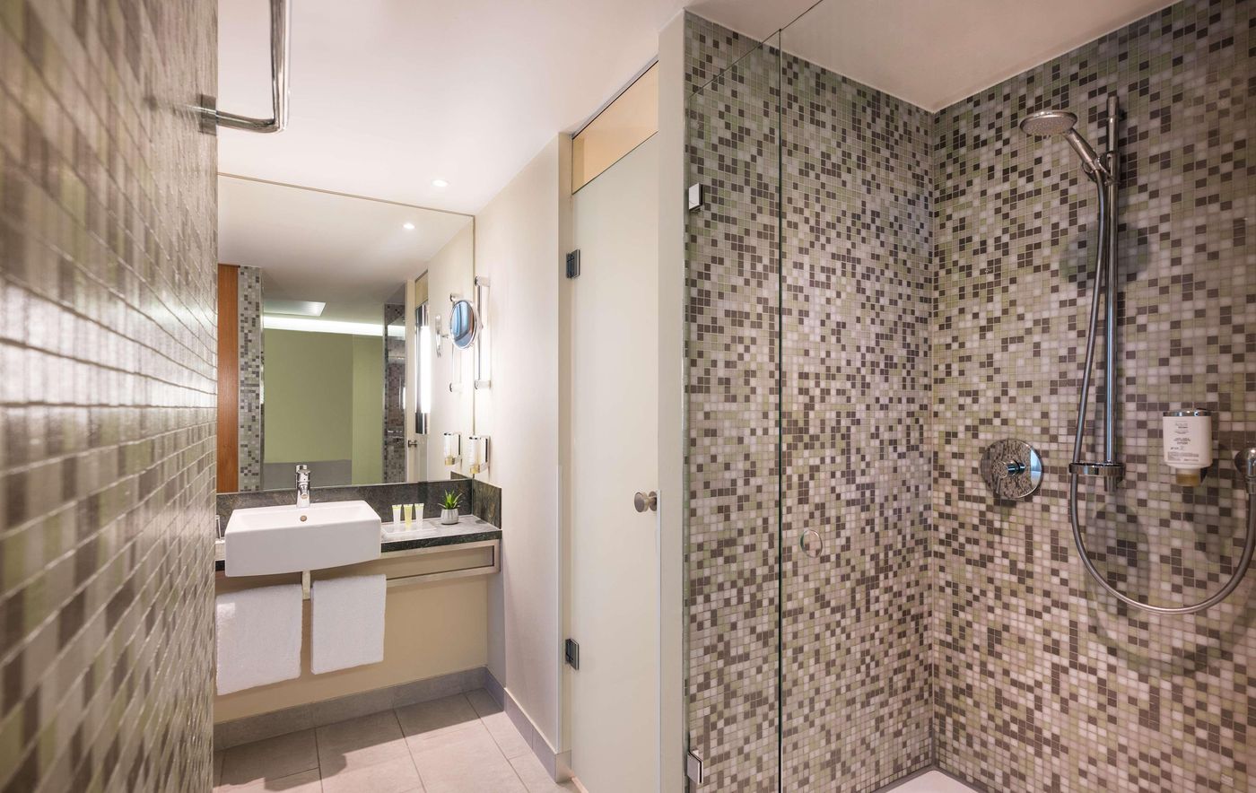 Lindner-Hotel-Berlin-Ku-damm--part-of-JdV-by-Hyatt-Room-60