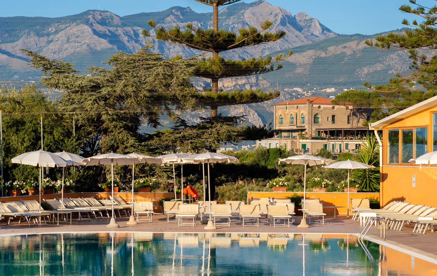Grand-Hotel-Vesuvio-Pool-3