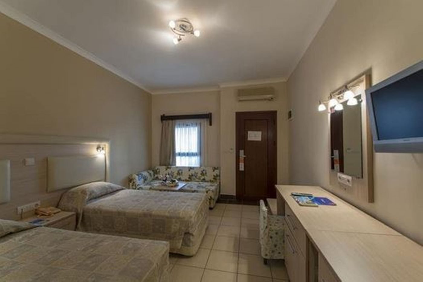 Club-Forever-Room-11