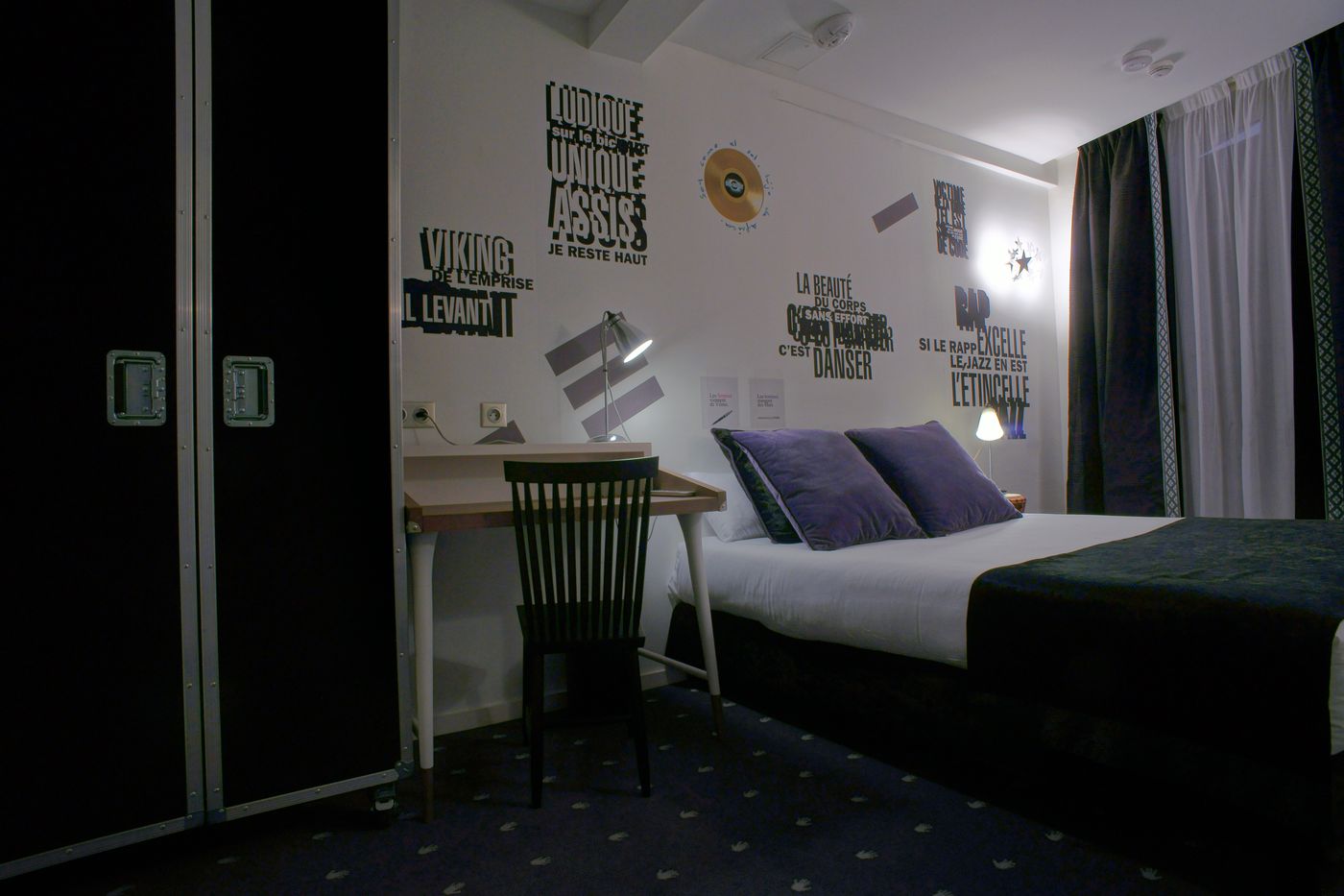 Hotel-du-Triangle-dOr-Room-17