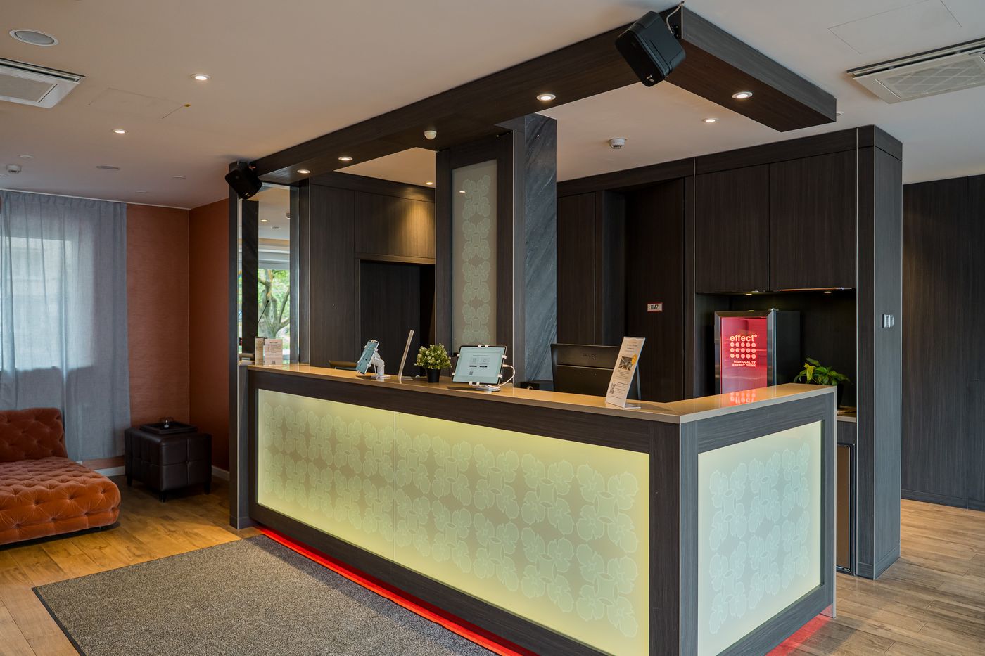 Two-Hotel-Berlin-by-Axel-Lobby-18