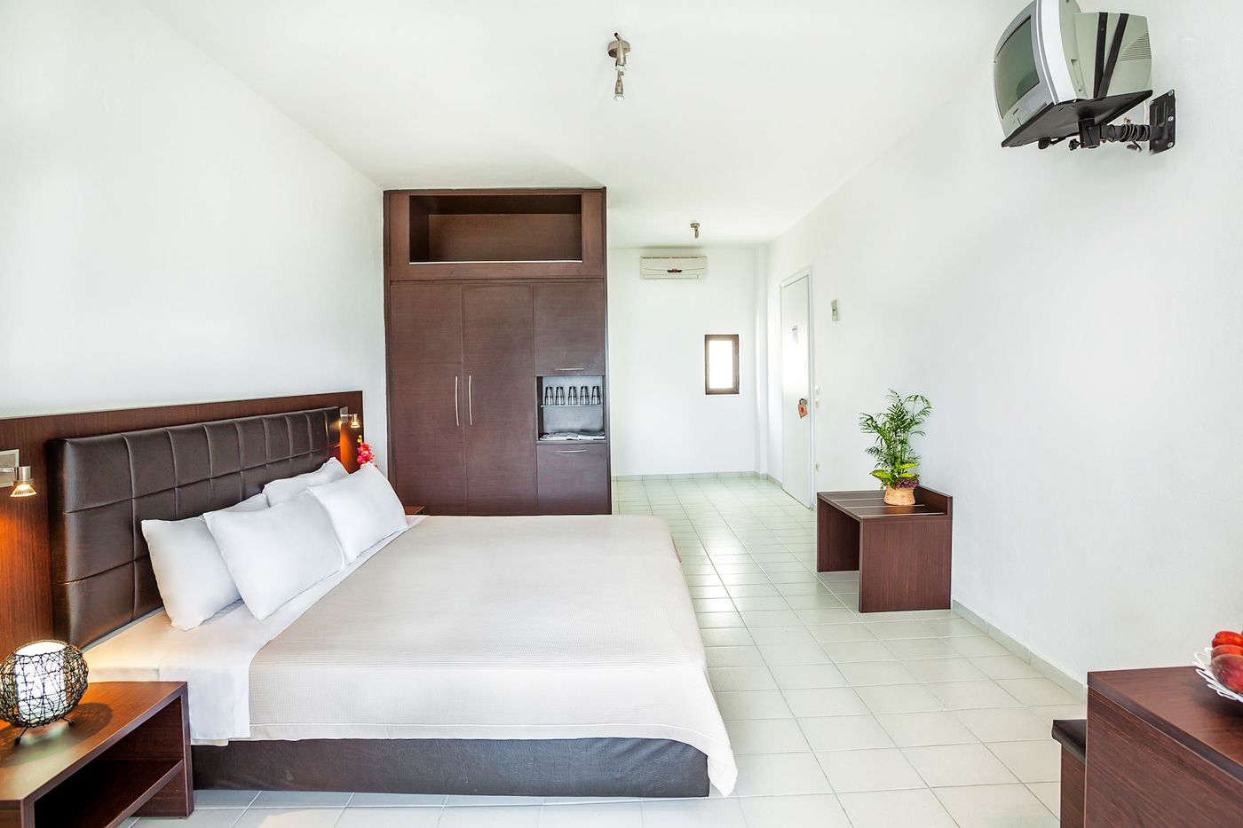 Dolphin-Beach-Hotel-Room-14