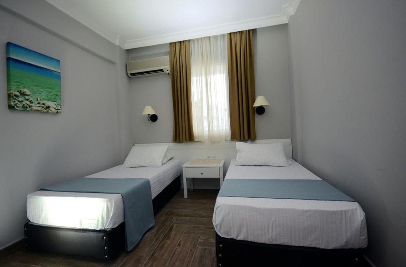 Two Seas Luxury Suites