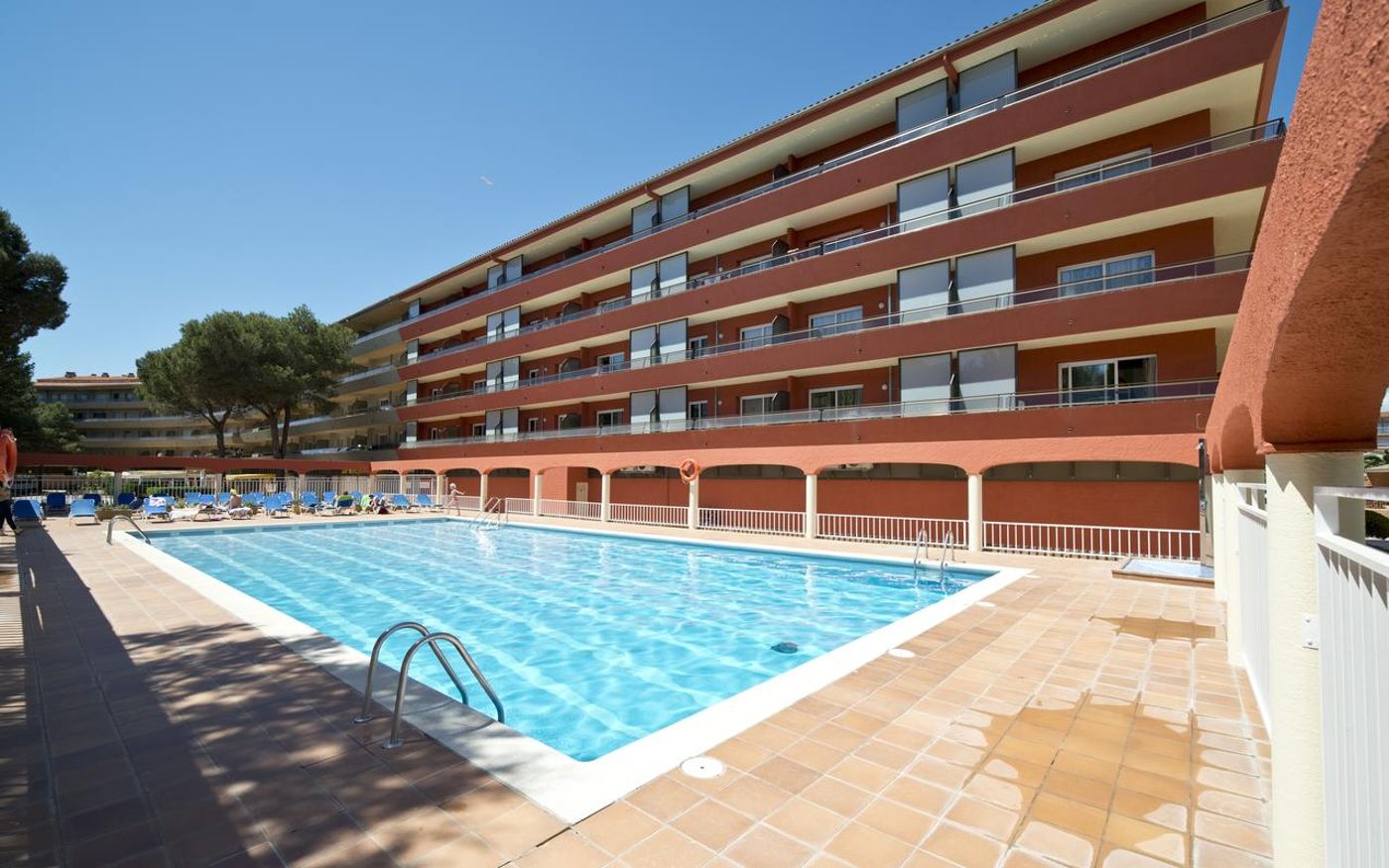 Salles-Beach-Apartments-Pool-2