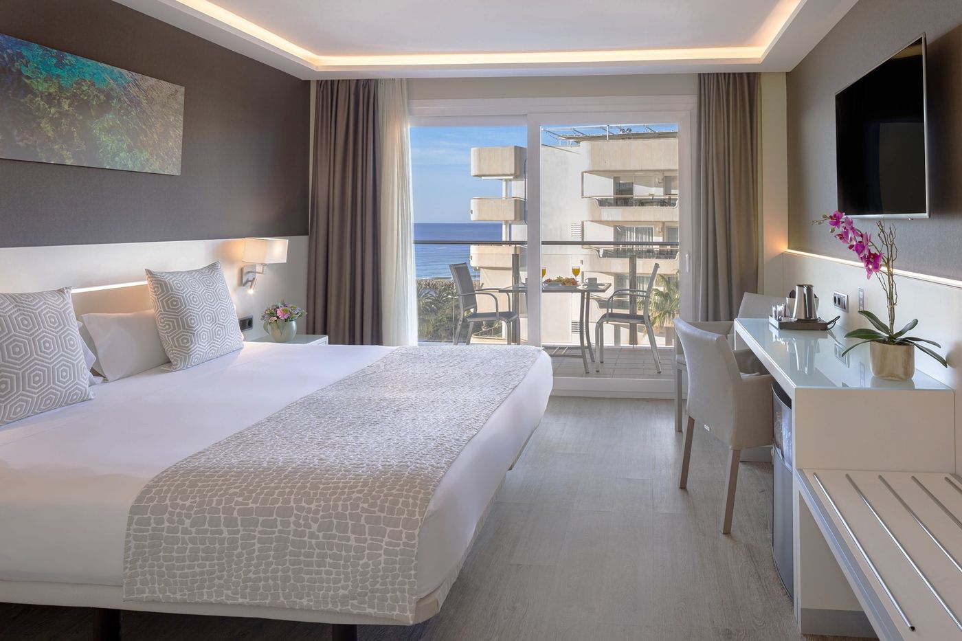 Calipolis-Hotel-Room-25