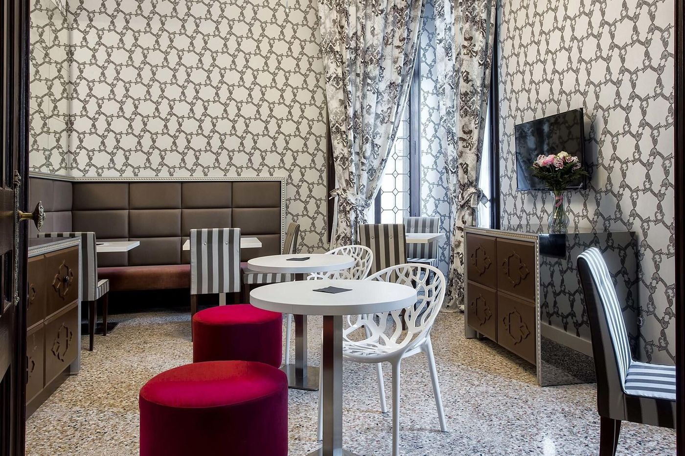 Hotel-C---Nobile-Corner-Lobby-7