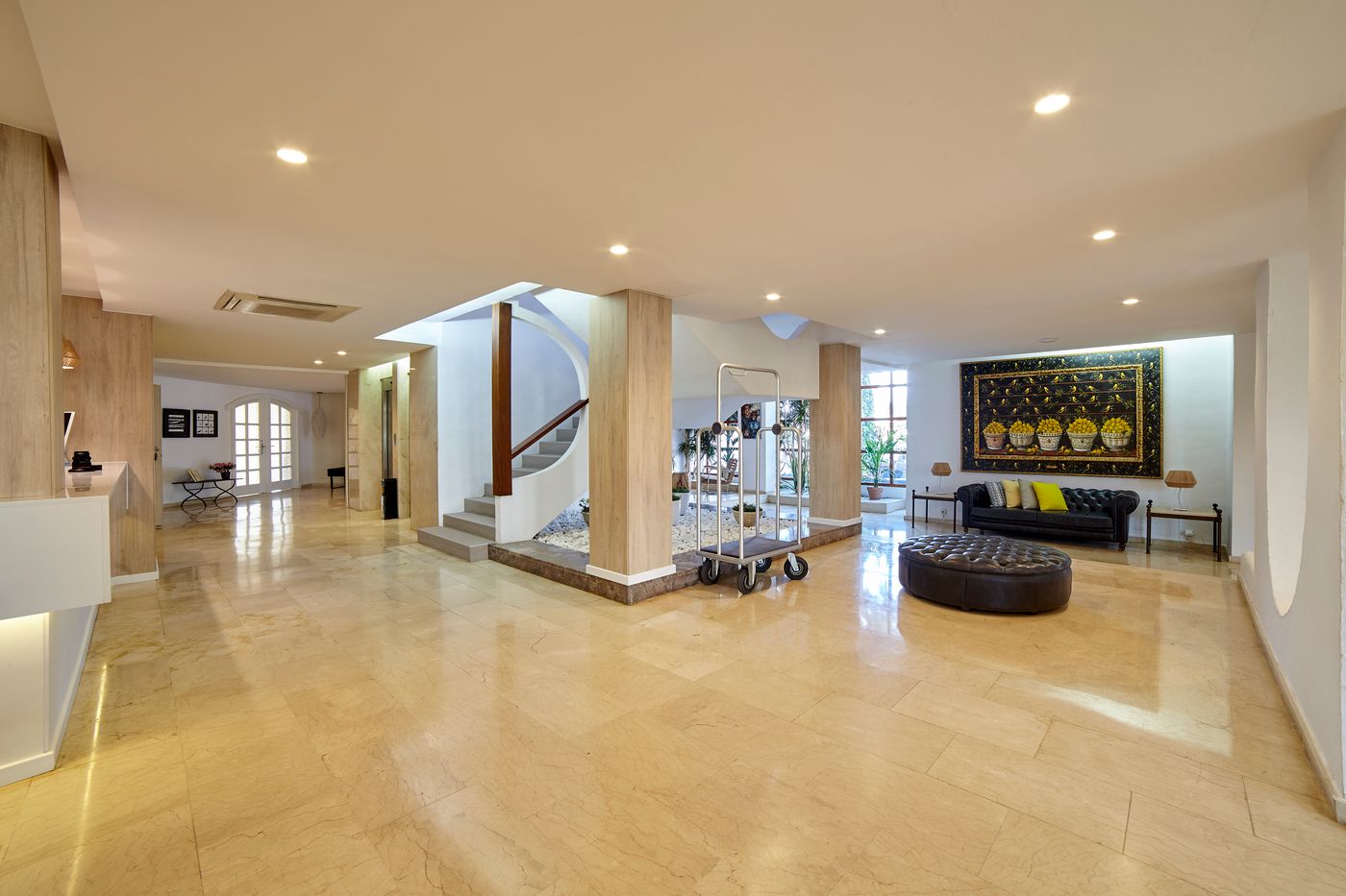 Tres-Torres-Lobby-58