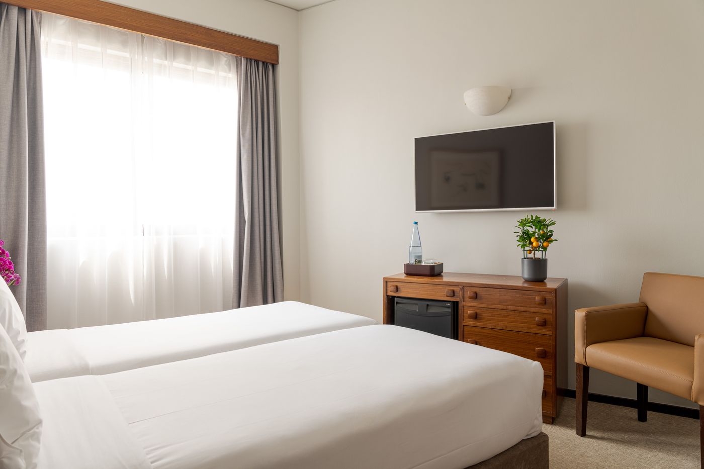 Dom-Carlos-Park-Room-17