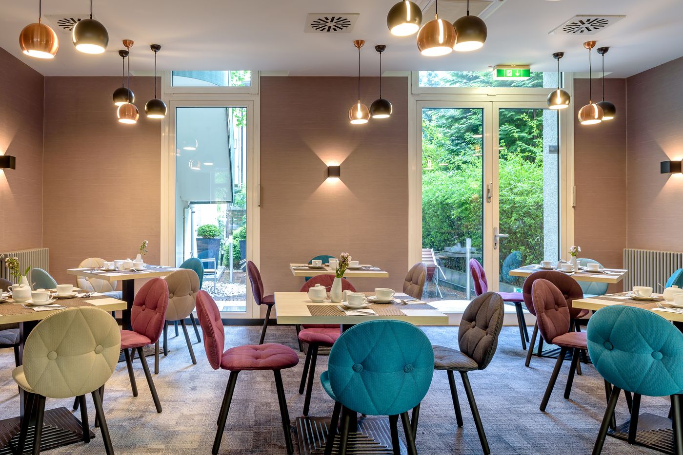 Mercure-Hotel-Muenchen-am-Olympiapark-Restaurant-11