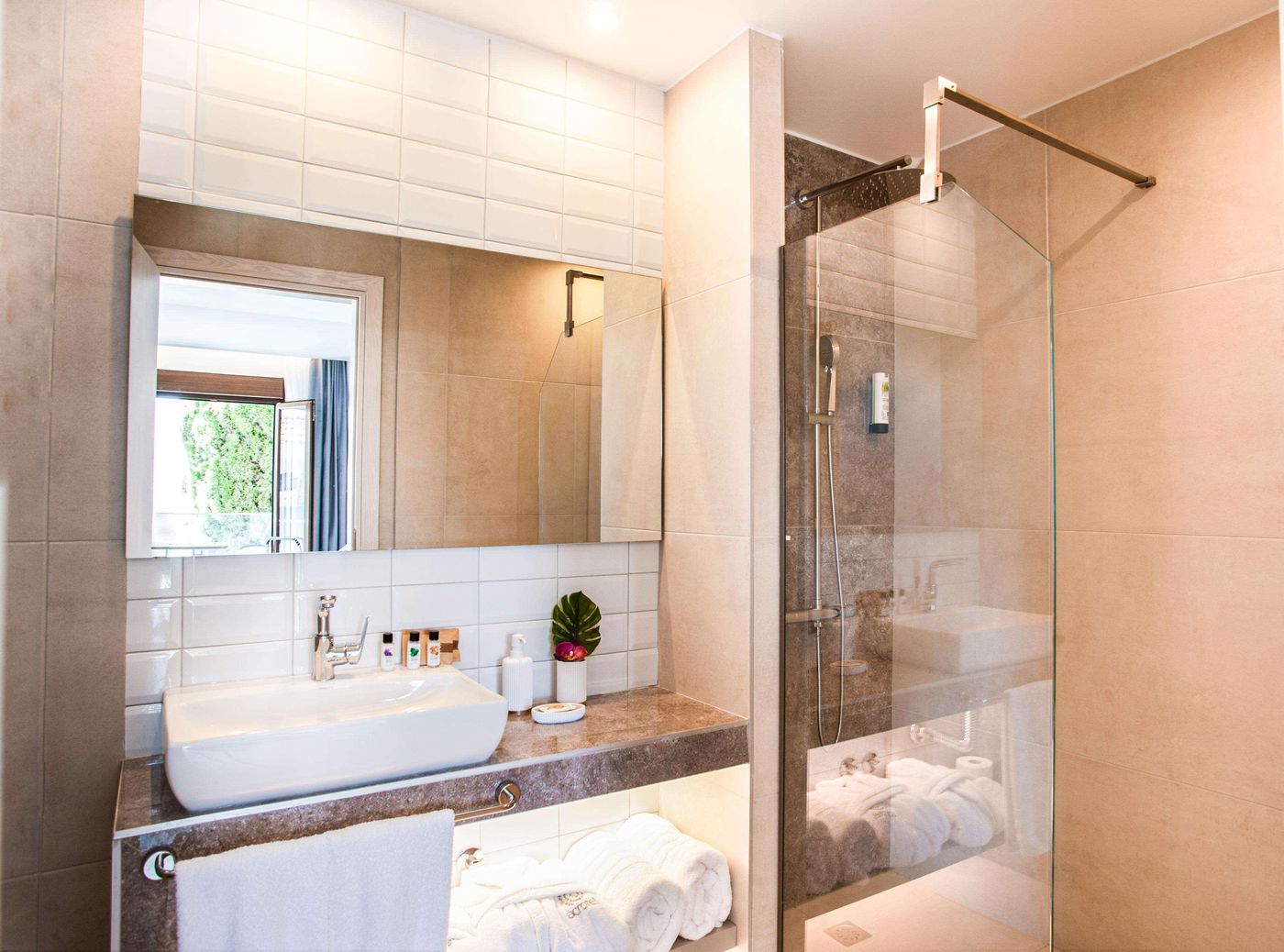 Lily-Ann-Village-Room-44