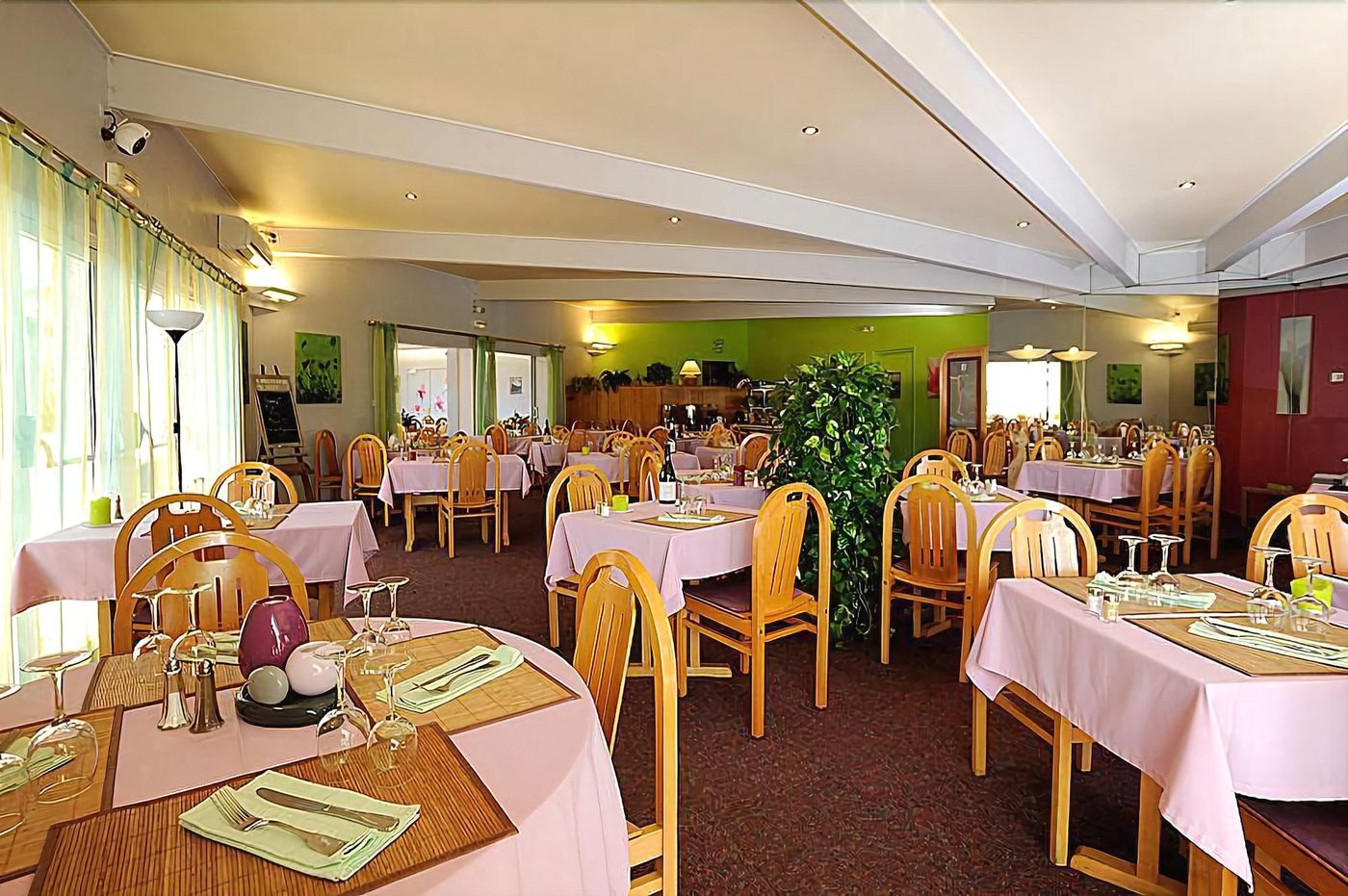 Hotel Restaurant Charme En Beaujolais - France - BELLEVILLE-EN-BEAUJOLAIS - Restaurant - 1