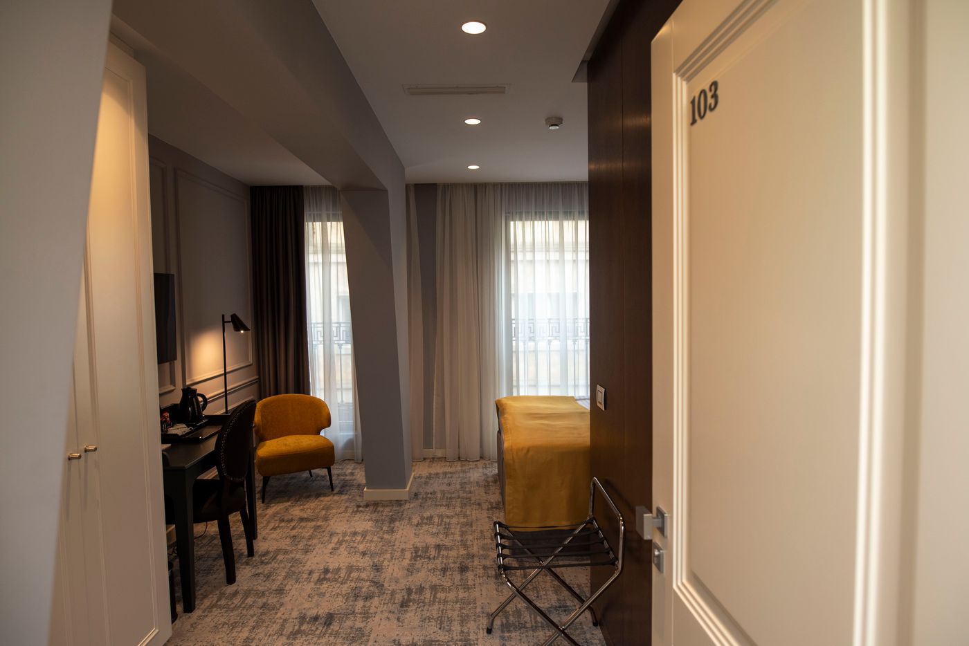 H41 Luxury Suites-Serbia-Beograd-Room-7