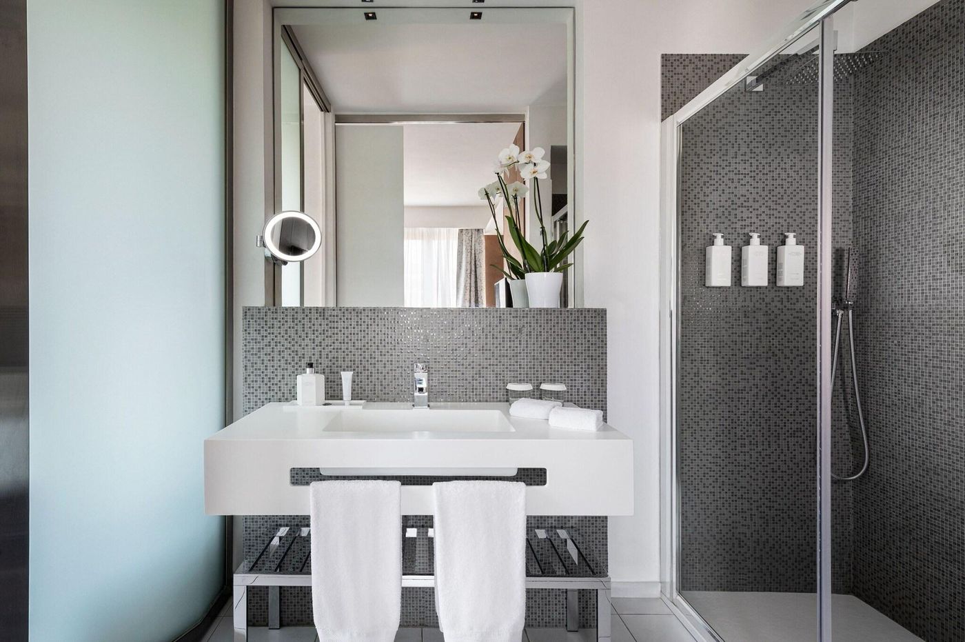 Sina-Bernini-Bristol--Autograph-Collection-Room-56