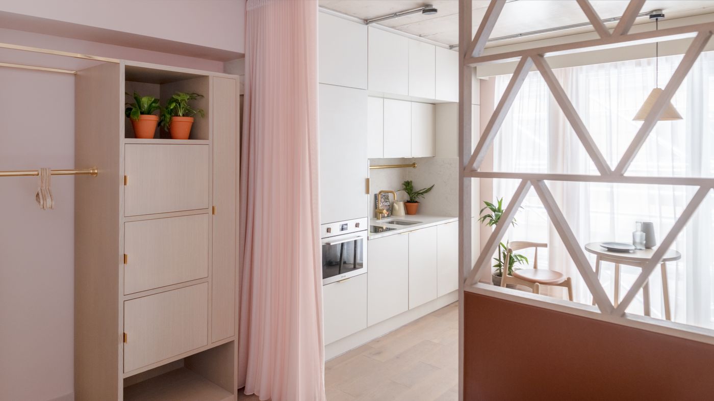 Zanzibar-Locke--Ha-Penny-Bridge-Room-22