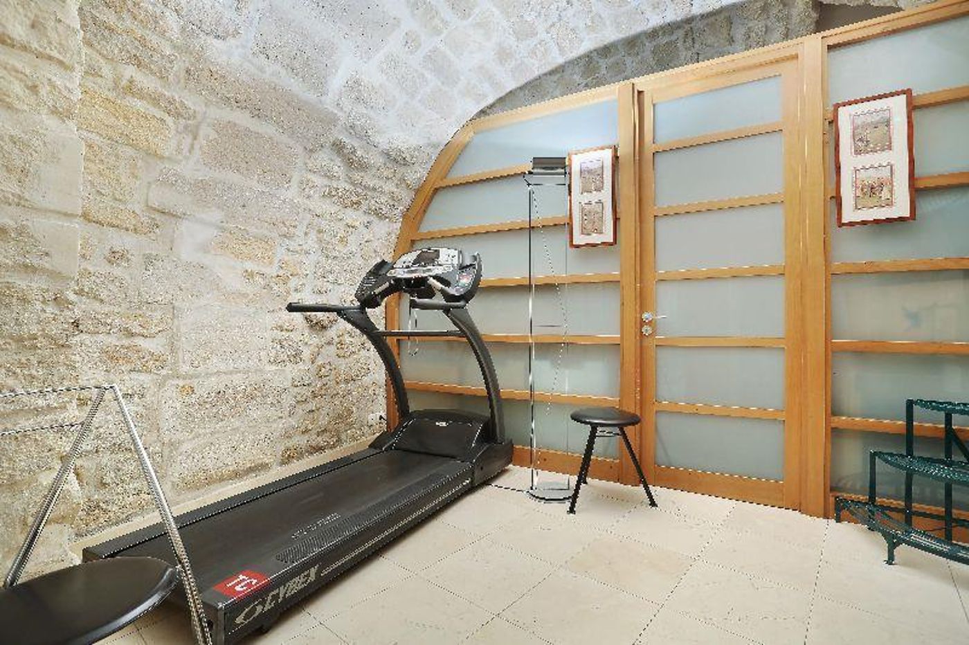 Hotel-Notre-Dame-Maitre-Albert-Sports-and-Entertainment-47