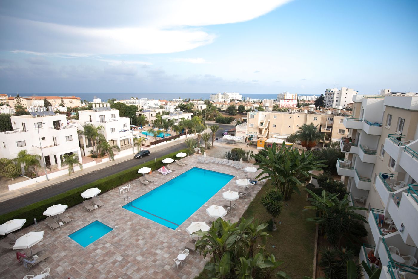 Debbie-Xenia-General-view-3