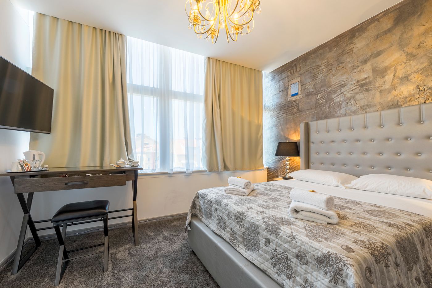 Prima-Luce-Downtown-Room-8