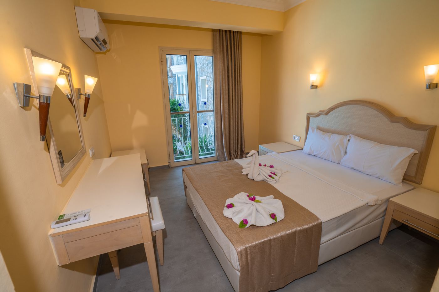 Alenz-Suite-Hotel-Room-19