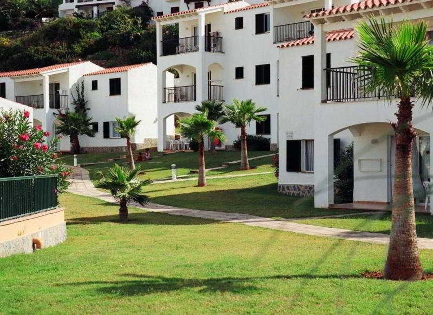 Vista-Blanes-Lobby-16