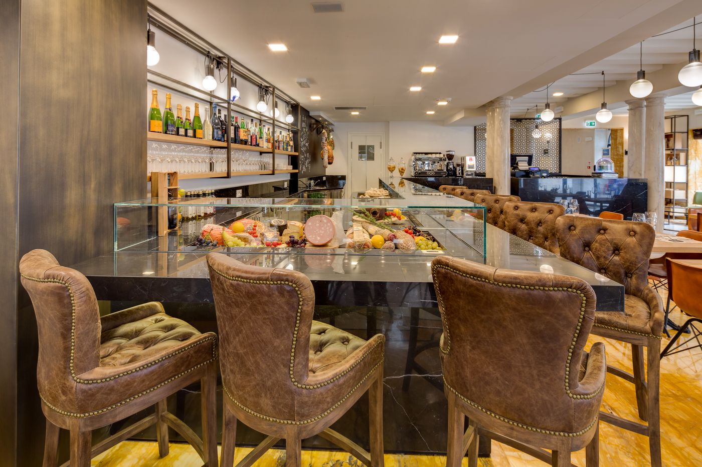 CHC-Continental--BW-Premier-Collection-Bar-44