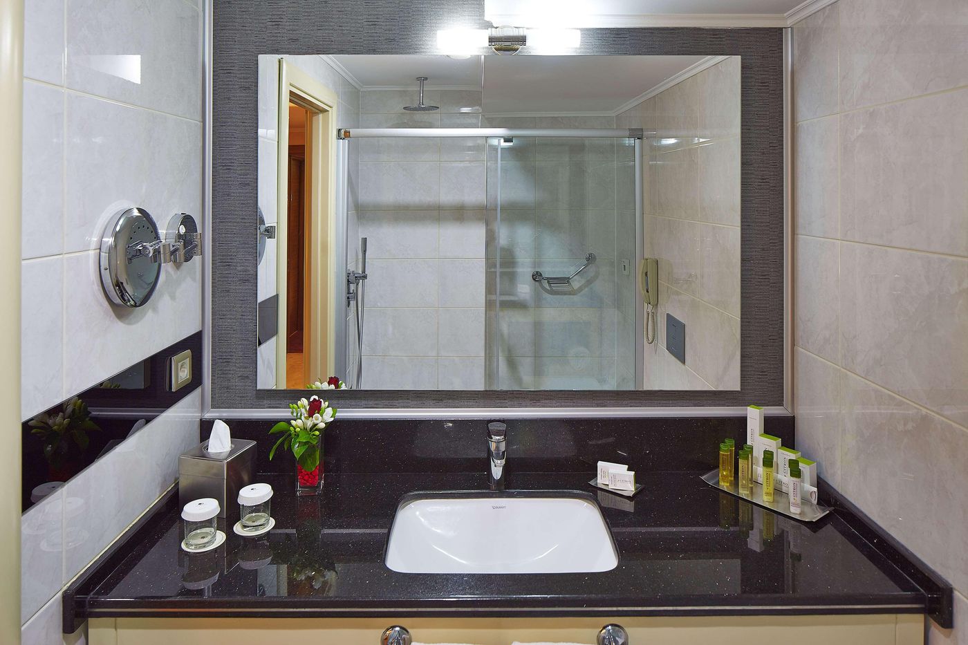 DoubleTree-By-Hilton-Izmir-Alsancak-Room-36