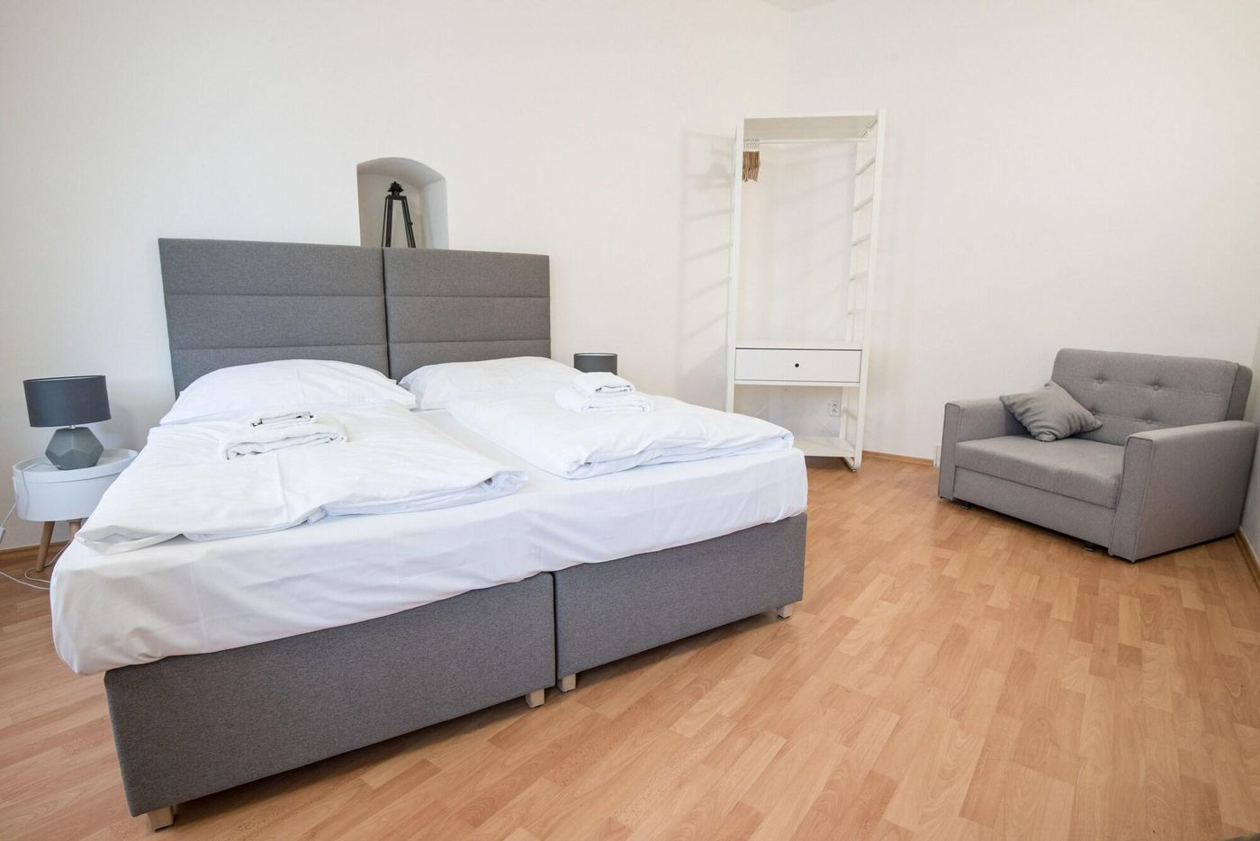 Boutique-Apartments-White-Swan-Room-45