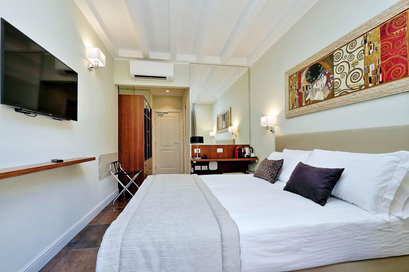 Piazza-Venezia-Grand-Suite-Room-16