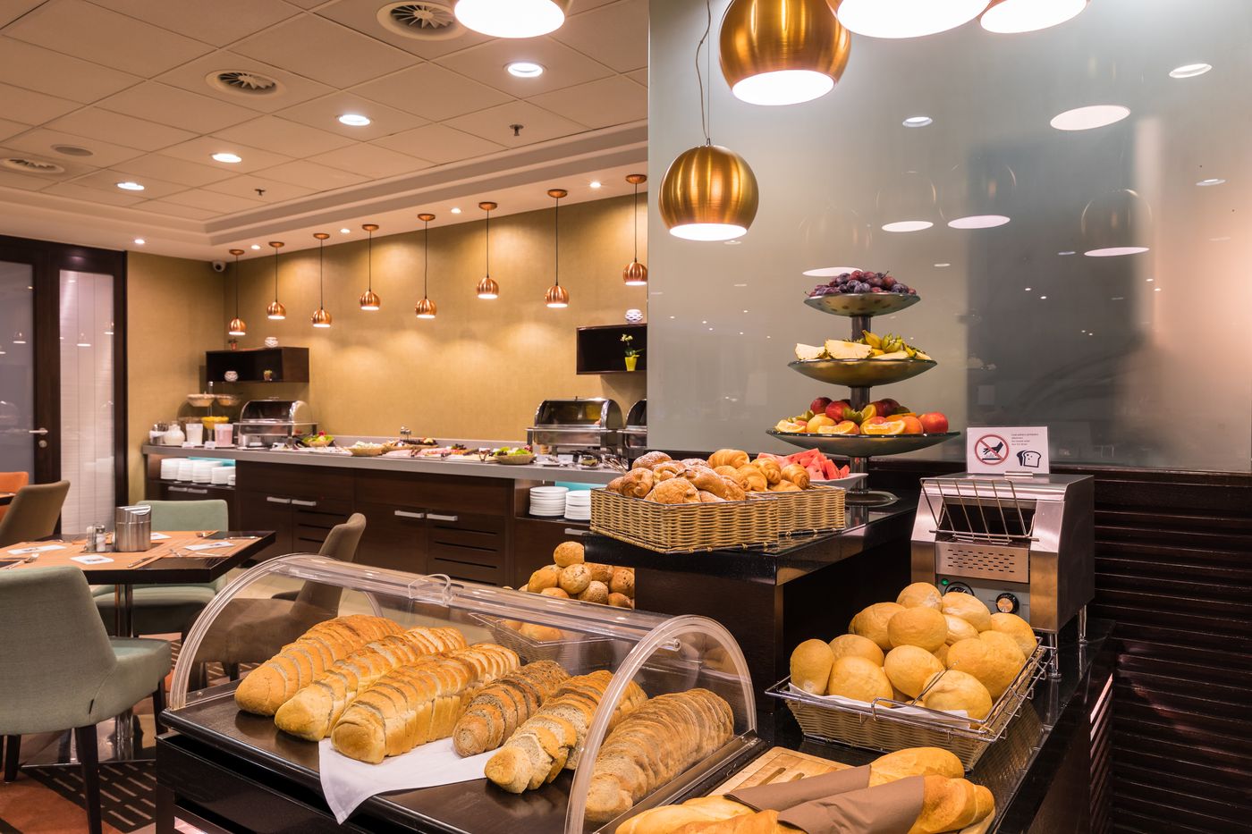 Hotel-Lion-s-Garden-Restaurant-13