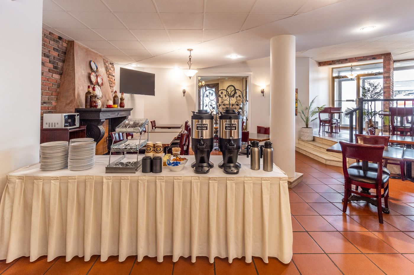 Atrium-Hotel-Vancouver-Restaurant-20