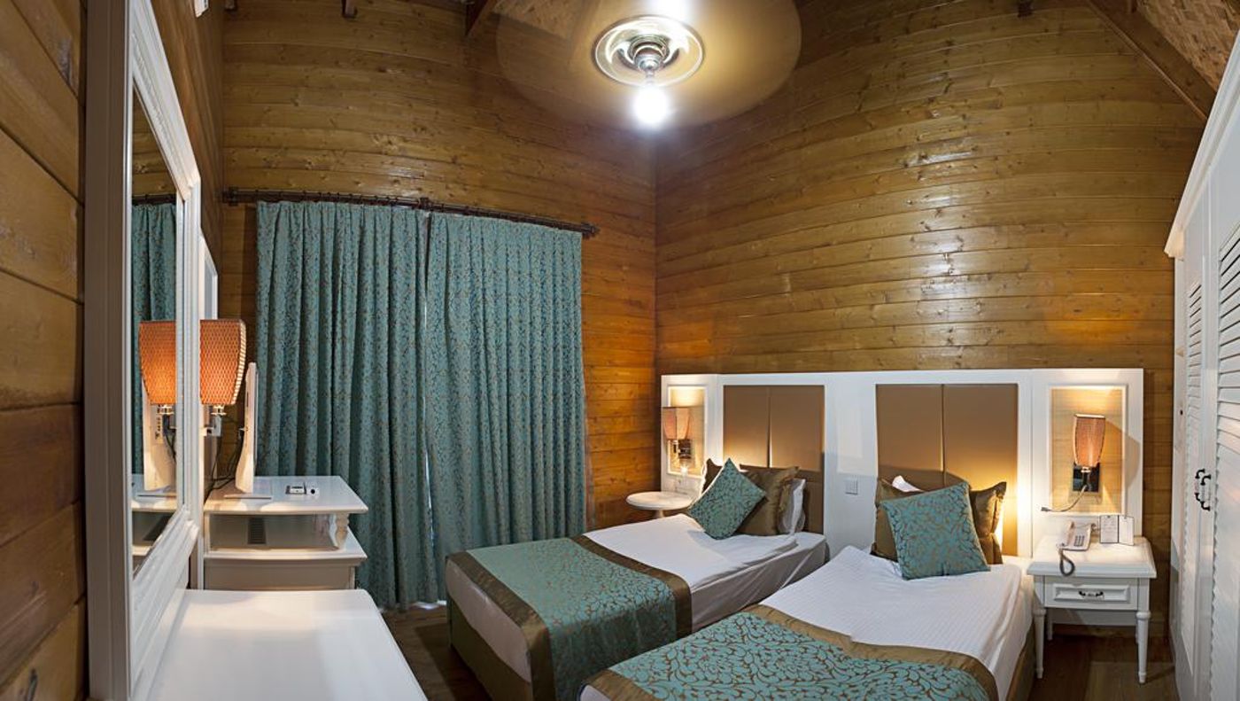 Long-Beach-Resort-Hotel---Spa-Deluxe-Room-59