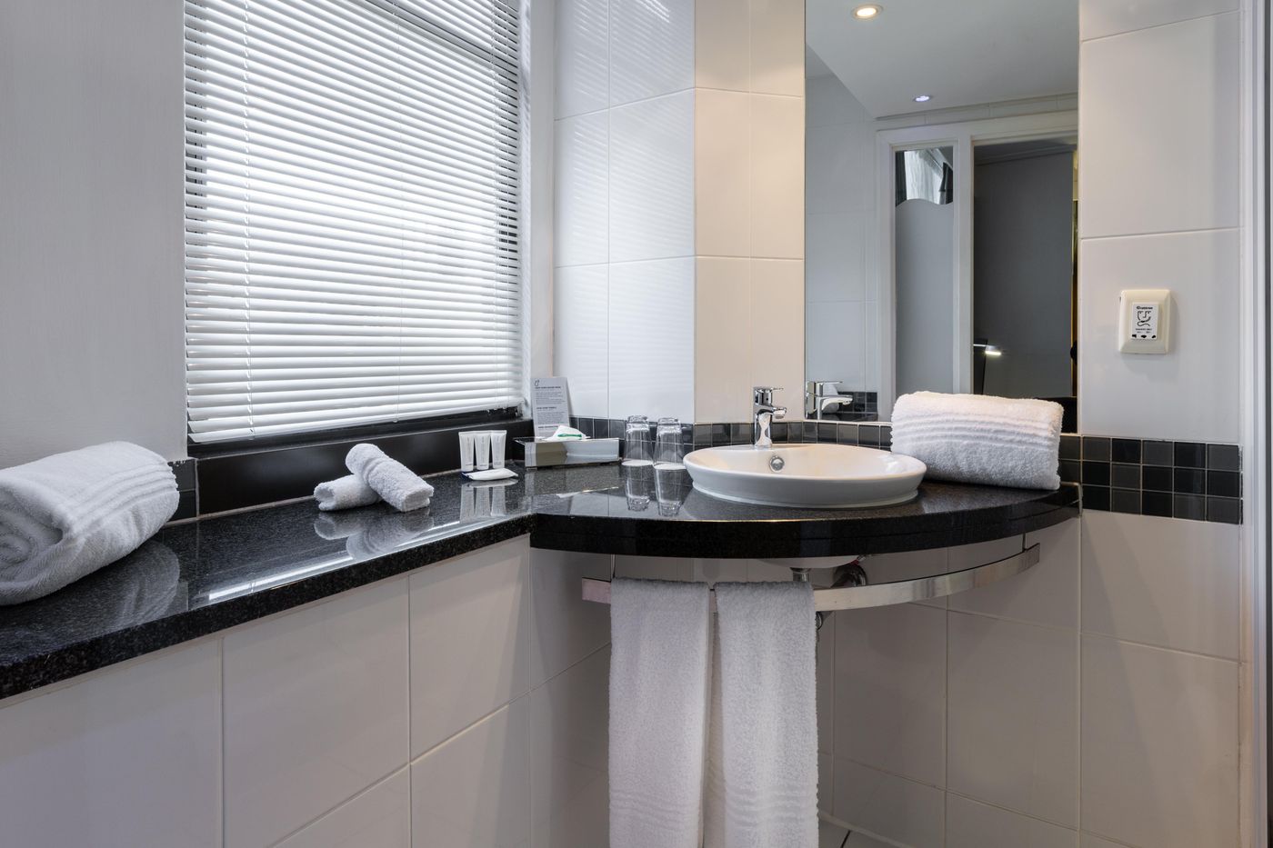 Holiday-Inn-Express-Cape-Town-City-Centre-Room-39