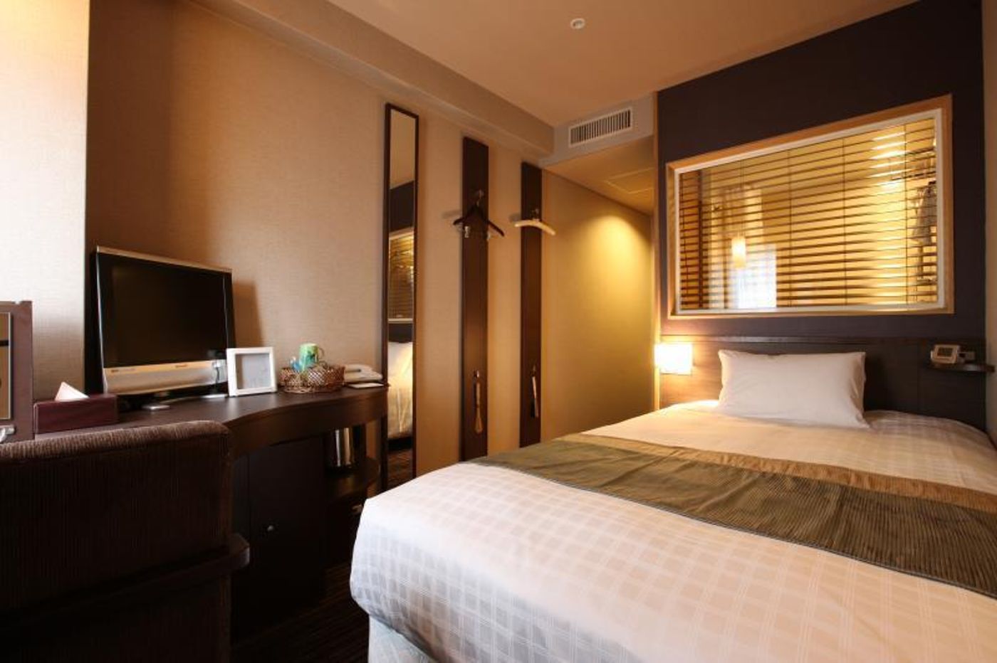 Ochanomizu Hotel Juraku-Japan-Tokyo-General view-6