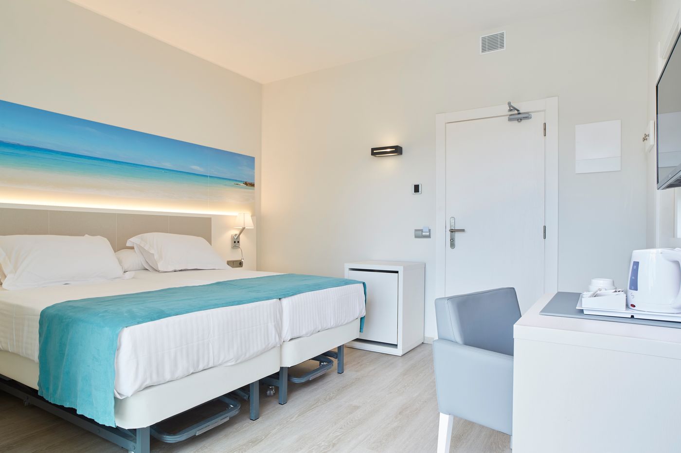 Invisa-Hotel-Es-Pla---Adults-Only-Room-17