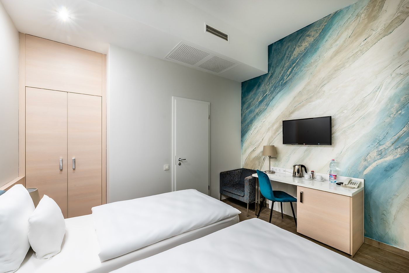 Atrium-Fashion-Hotel-Room-18