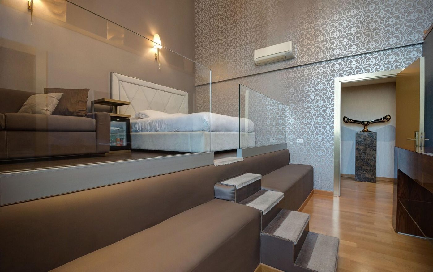 Penthouse-Suite-Rome-Room-10