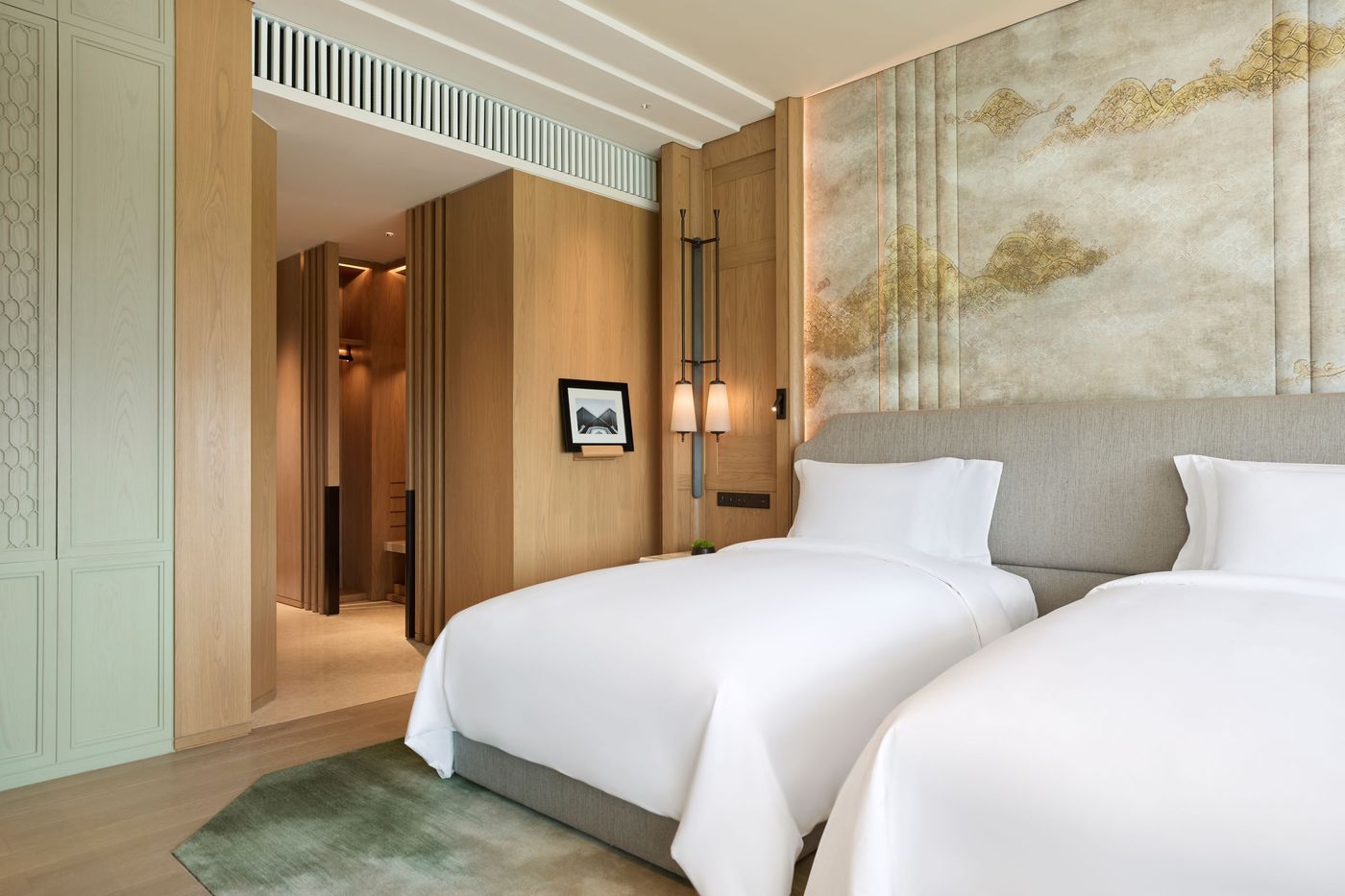 Dusit-Thani-Bangkok-Room-39