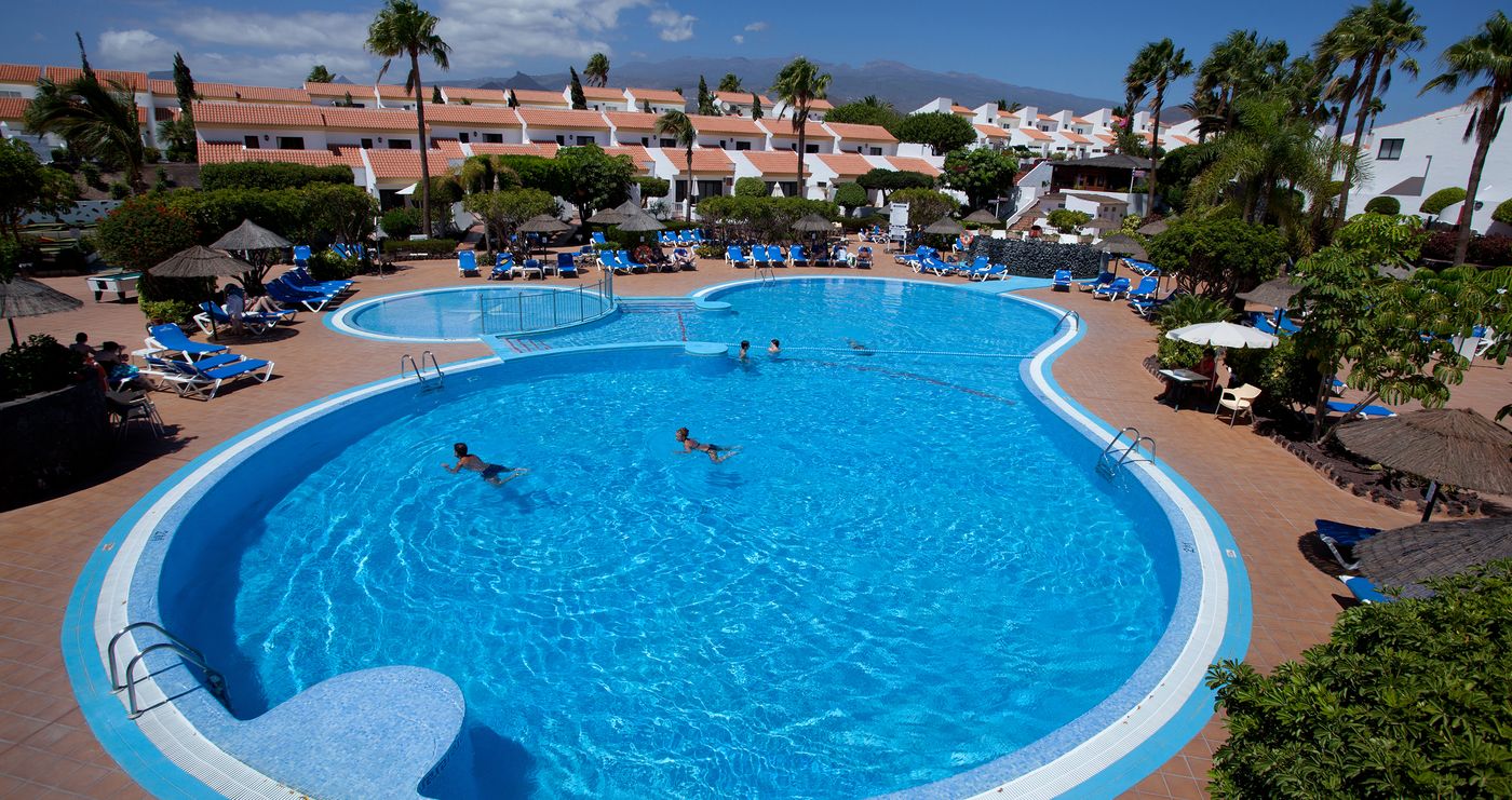 Wyndham-Residences-Golf-Del-Sur-Pool-6