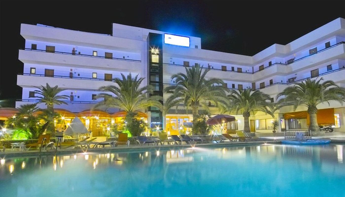 Bahia-de-San-Antonio-General-view-11