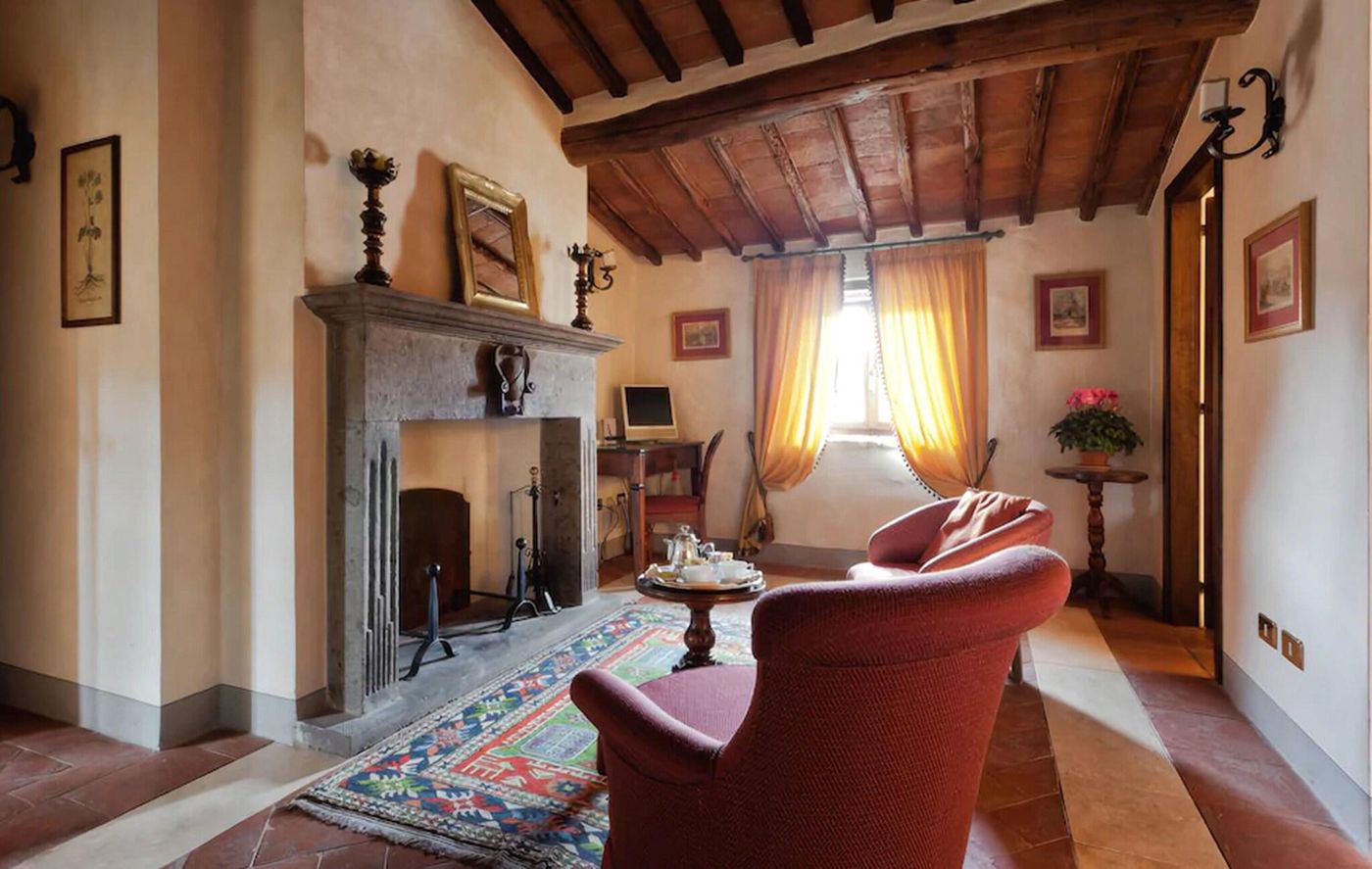 Castello-Di-Spaltenna-Room-27