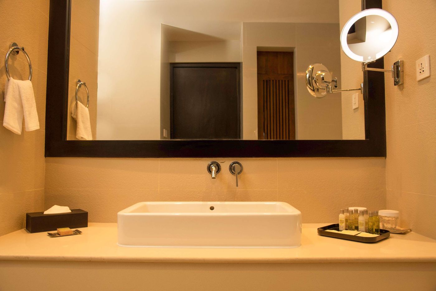 DoubleTree-by-Hilton-Weerawila-Rajawarna-Resort-Room-48