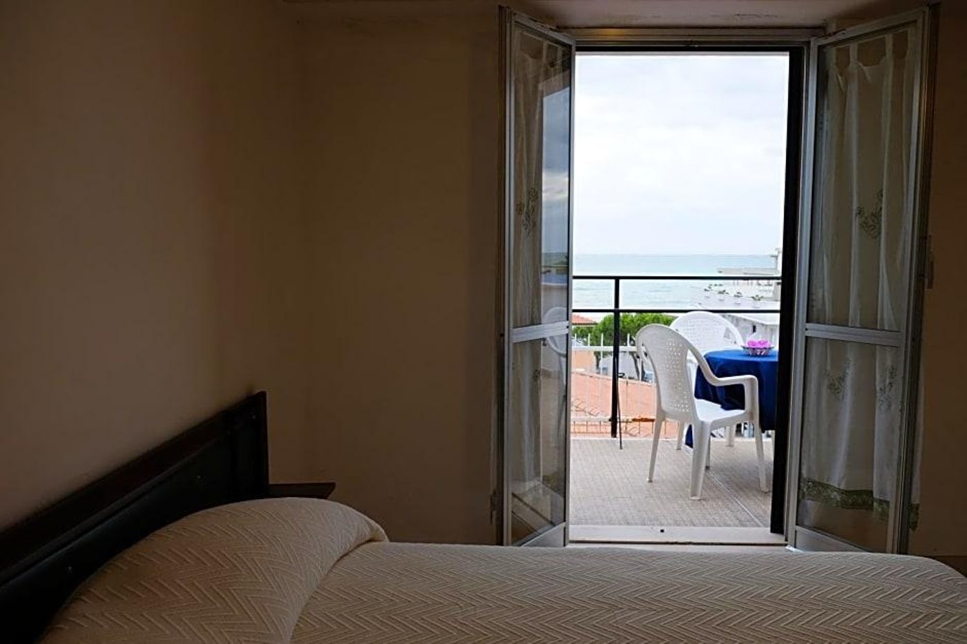 Hotel-Blurelda-Lobby-25