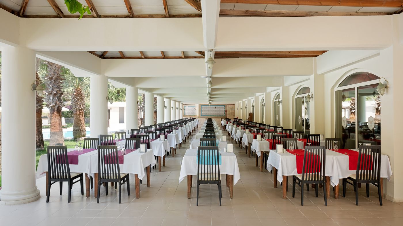 X-Life-Hotel--15-Restaurant-37