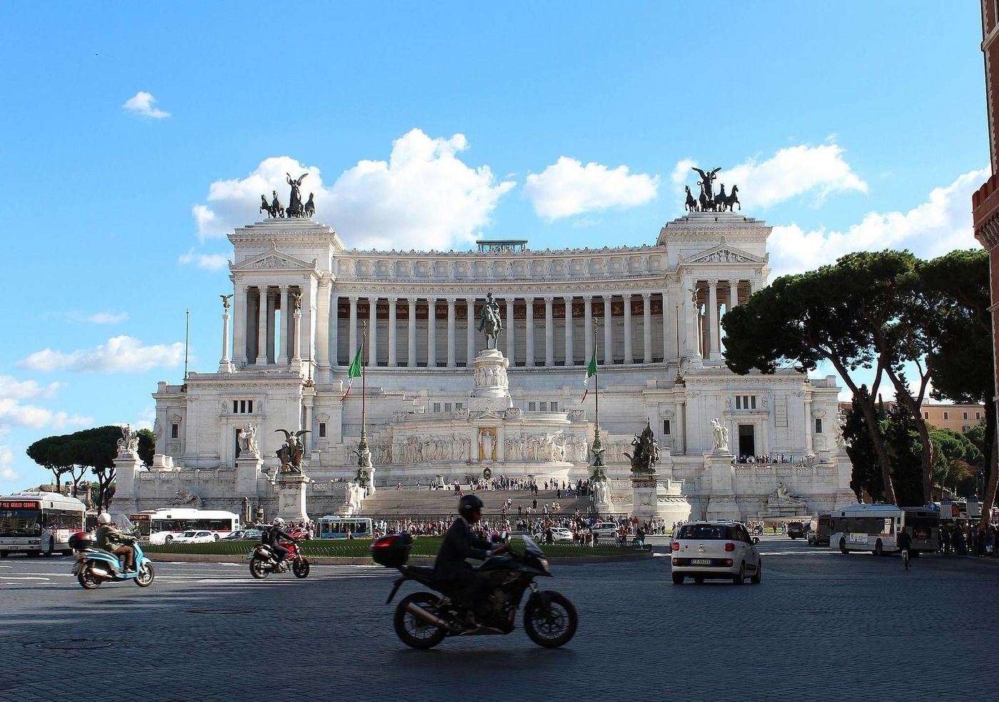 Piazza-Venezia-Grand-Suite-General-view-8