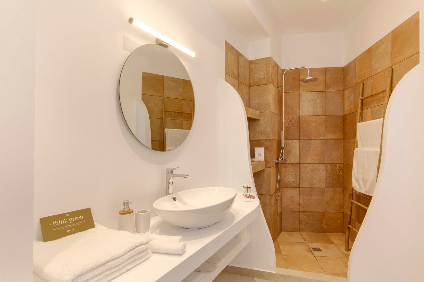 Secret-View-Hotel-Room-42