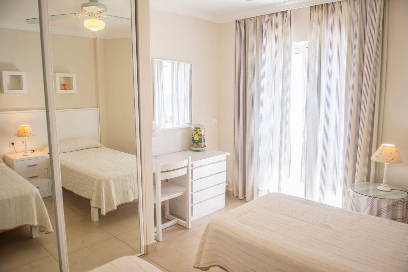 Hamilton-Court-Room-19