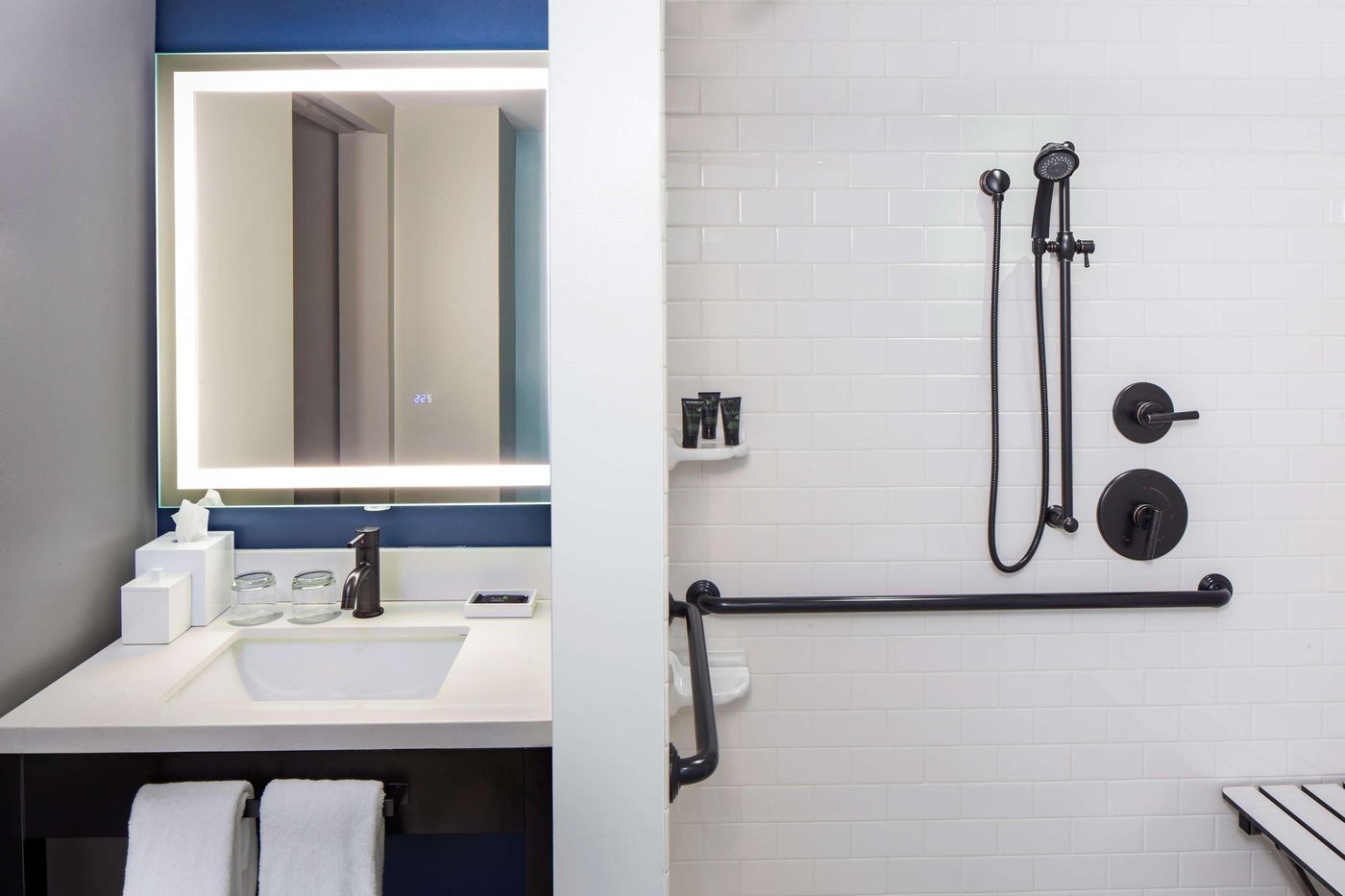 Hyatt-Centric-Faneuil-Hall-Boston-Room-15